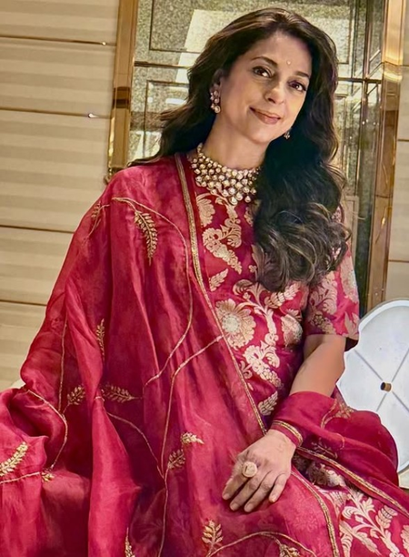 20 साल से रोजाना योगासन कर रहीं जूही चावला, बोलीं- जीवन में आई स्पष्टता और मजबूती