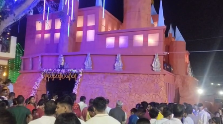 जमशेदपुर में दुर्गा पूजा की धूम, पंडालों के खुले पट, दर्शन करने के लिए लगा श्रद्धालुओं का तांता