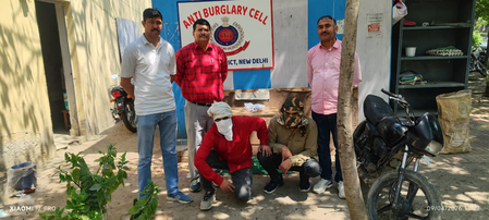 द्वारका में ज्वेलरी शॉप से अंगूठी चोरी करने वाले दो आरोपी गिरफ्तार, फेसबुक से बने थे दोस्त