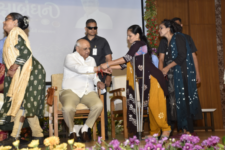 गुजरात के नेताओं ने दी रक्षाबंधन की शुभकामनाएं, रिश्तों और महिला सशक्तीकरण का किया जिक्र