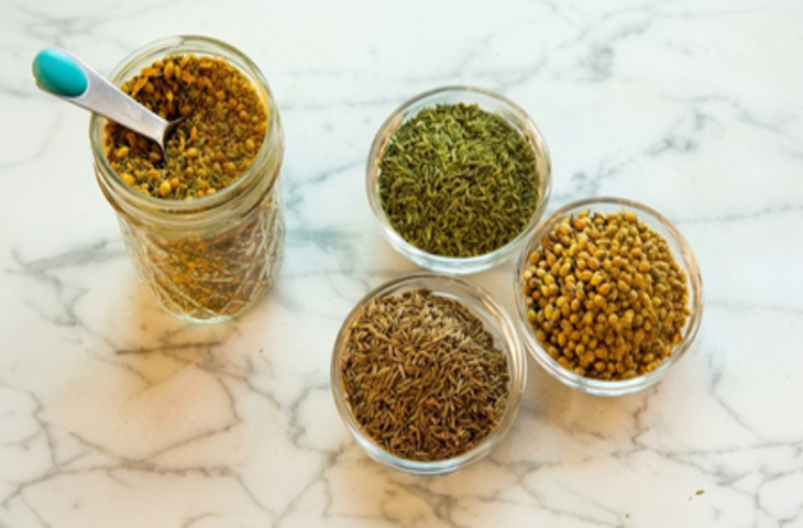 सौंफ से पुदीना तक, जानिए कौन से मसाले गर्मियों में शरीर को पहुंचाते हैं ठंडक