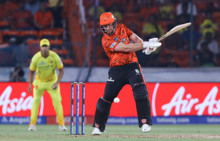 आईपीएल 2026: अभिषेक-क्लासेन का अर्धशतक, सीएसके के खिलाफ एसआरएच ने 9 विकेट खोकर बनाए 194 रन