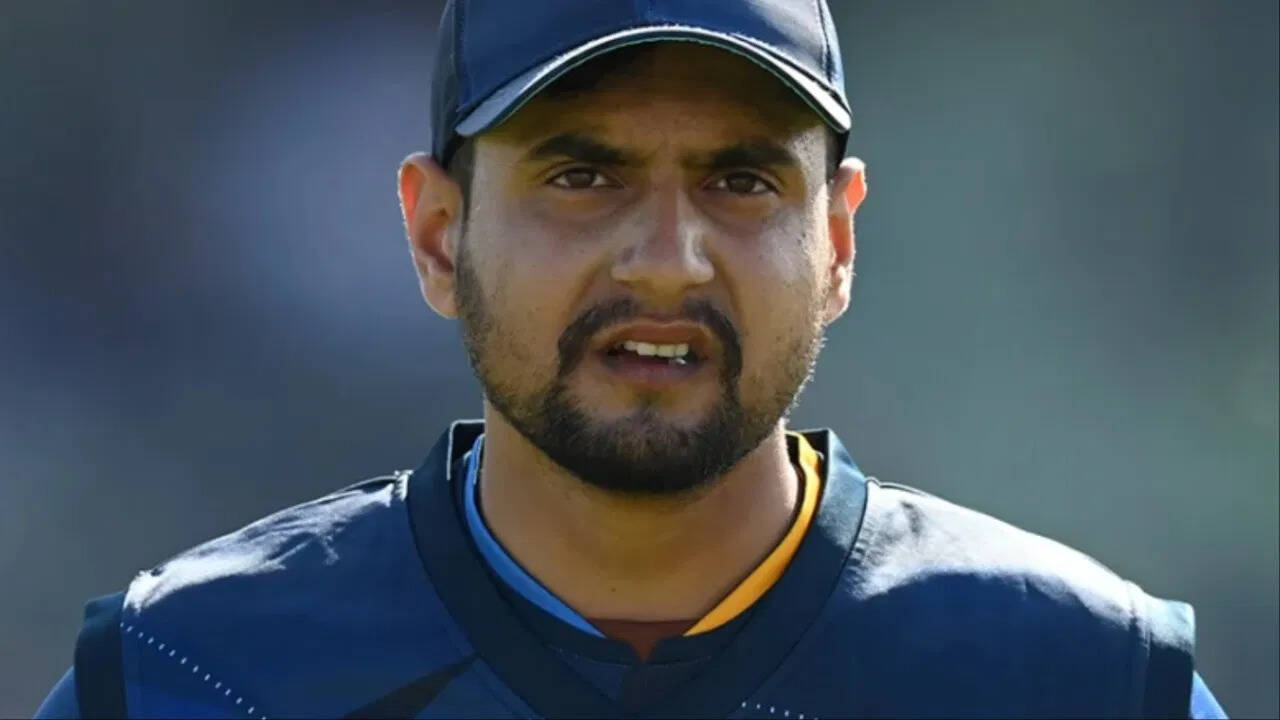 इंग्लैंड दौरे पर लड़की से रेप ...स्टार पाकिस्तानी क्रिकेटर हैदर अली को मैच के दौरान यूके पुलिस ने किया गिरफ्तार, रो-रोकर हाल बेहाल