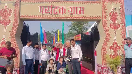 बिहार: सोनपुर मेला में पर्यटकों को भा रहा स्विस कॉटेज, 22 विदेशी पहुंचे