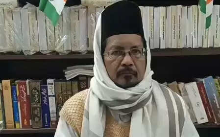 मुसलमानों को गुमराह कर रहे हैं अखिलेश यादव: मौलाना शहाबुद्दीन रजवी