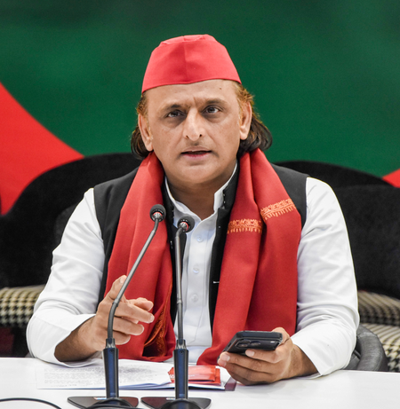 पीएम मोदी की अपील पर अखिलेश का तंज, बोले-चुनाव खत्म होते ही 'संकट' याद आ गया