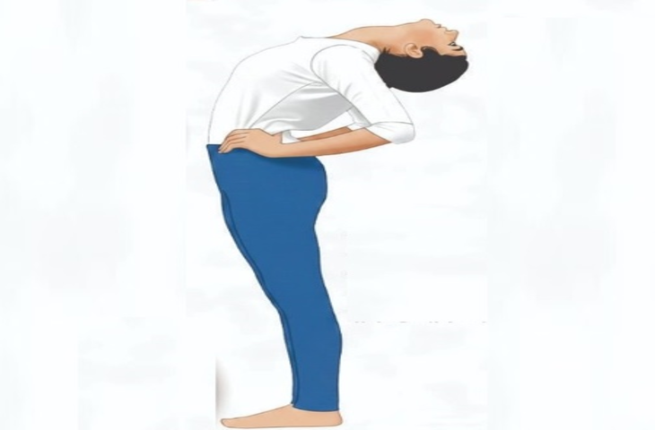 सांस के मरीज हों या बढ़ते वजन से परेशान, अर्द्धचक्रासन के पास है समाधान