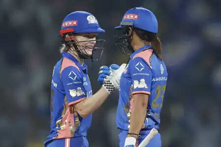 डब्ल्यूपीएल: हरमनप्रीत कौर ने खेली कप्तानी पारी, मुंबई इंडियंस ने गुजरात जायंट्स को 7 विकेट से हराया
