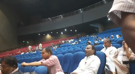 पटना : 'बोलते रहे खड़गे, हॉल होता रहा खाली', कांग्रेस अध्यक्ष के कार्यक्रम में नहीं दिखी भीड़
