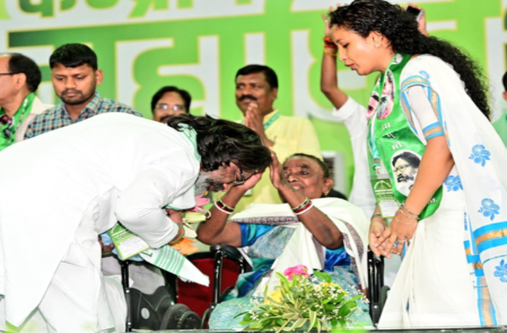 'मदर्स डे' पर सीएम हेमंत, पूर्व सीएम रघुवर, अर्जुन मुंडा और कई मंत्रियों ने लिखे भावुक पोस्ट, मां के साथ साझा की तस्वीरें