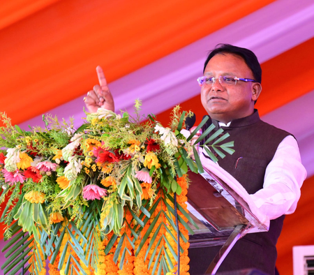 ओडिशा: क्योंझर में 1330 करोड़ की परियोजनाओं का उद्घाटन, सीएम ने ई-बसों को दिखाई हरी झंडी