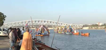 अहमदाबाद में बीएपीएस प्रमुख वरणी अमृत महोत्सव का भव्य आयोजन, देश-विदेश से उमड़े भक्त