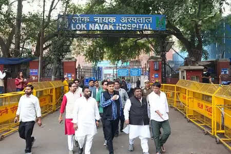 दिल्ली ब्लास्ट के पीड़ितों से 'आप' प्रतिनिधिमंडल की मुलाकात, घटना पर जताया दुख