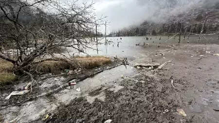 सिल्ट और कूड़े‑कचरे से खतरे में सुंदर झील सांगेत्सर त्सो का भविष्य, तुरंत एक्शन की मांग