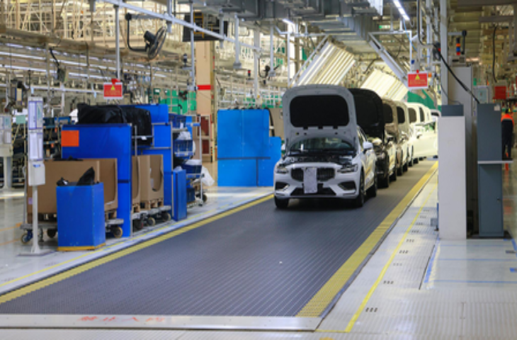 चीन में वाहनों का उत्पादन और बिक्री अधिक