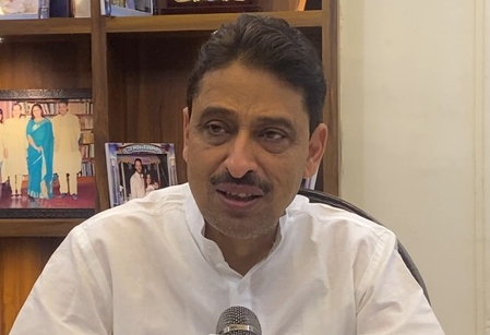 कांग्रेस ने पवन खेड़ा का समर्थन किया, पत्नी के पासपोर्ट विवाद पर असम के सीएम सरमा पर निशाना साधा