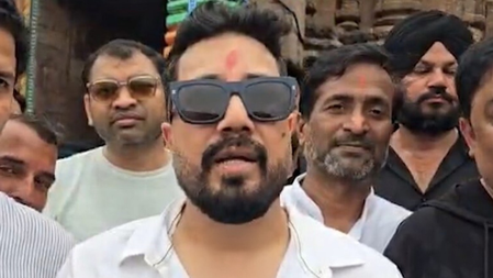 पुरी में जगन्नाथ मंदिर पहुंचे सिंगर मीका सिंह, पूजा-अर्चना कर ग्रहण किया महाप्रसाद