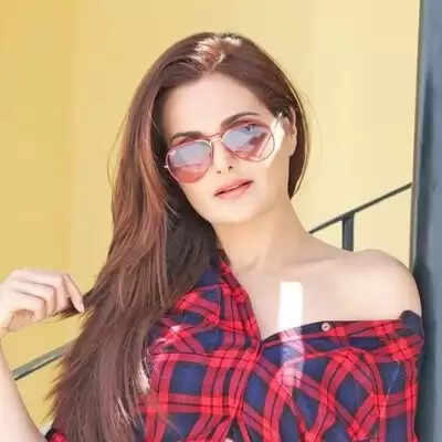 मोनिका बेदी: अंडरवर्ल्ड डॉन पर आया दिल तो छोड़ा करियर, जेल से छूटने के बाद अब ऐसे काट रही हैं जिंदगी