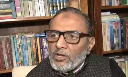 बांग्लादेश के मामले में शेख हसीना को बोलने का हक नहीं: कासिम रसूल इलियास