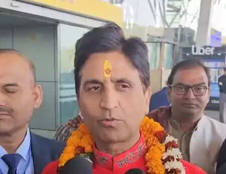 अल्पसंख्यकों पर हिंसा पर चुप्पी क्यों? कुमार विश्वास ने उठाए लोगों के दोहरे रवैये पर सवाल