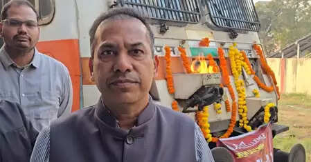 हम देंगे यात्रियों को सुरक्षित सफर की गारंटी, 'कवच' बचाएगा जान: वडोदरा डीआरएम राजू भड़के