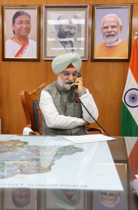 एलजी वीके सक्सेना ने 12वीं टॉपर्स को दी बधाई, बोले- युवा भारत के भविष्य के निर्माता