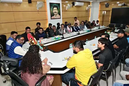 सैयद मुश्ताक अली ट्रॉफी जीतने वाली झारखंड क्रिकेट टीम ने सीएम हेमंत सोरेन से की मुलाकात, मनाया जीत का जश्न