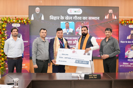 बिहार : राष्ट्रमंडल खेल पदक विजेता पैरा एथलीट सोमन राणा और झंडू कुमार को मुख्यमंत्री ने किया सम्मानित