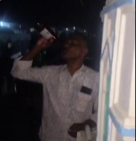 मस्जिद की छत पर शराब पीने के आरोप में कर्नाटक पुलिस का कॉन्स्टेबल सस्पेंड