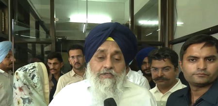 मजीठिया के समर्थन में उतरे सुखबीर और हरसिमरत बादल, पंजाब सरकार पर लगाया बदले की राजनीति का आरोप