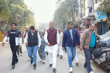 अनियमित कॉलोनियों में नालियों की निकासी को लेकर विभाग मिलकर करें काम: रविन्द्र इंद्राज