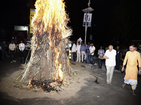 अहमदाबाद: 'वैदिक होली' सेलिब्रेशन में शामिल हुए सीएम भूपेंद्र पटेल