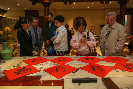 "चीनी बनना" एक चर्चित विषय बन गया है