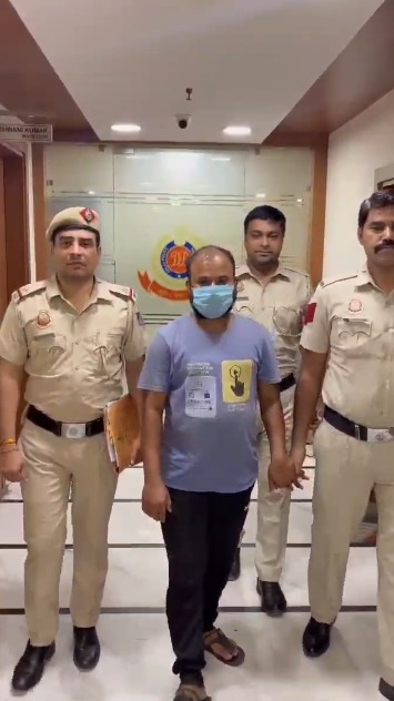 दिल्ली: शेयर ट्रेडिंग और आईपीओ निवेश के नाम पर ठगी करने वाले गिरोह का भंडाफोड़, ओडिशा का आरोपी गिरफ्तार