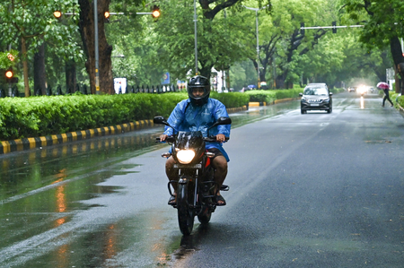 बादलों की आवाजाही के बीच गुजरेगा पूरा सप्ताह, हल्की बारिश और तेज हवाएं दिला सकती हैं राहत