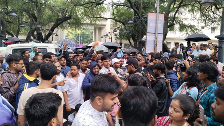 झारखंडः नौकरी खत्म करने के विरोध में सड़क पर उतरे सैकड़ों अभ्यर्थी, ‘न्याय दो या फांसी दो’ के नारे के साथ प्रदर्शन