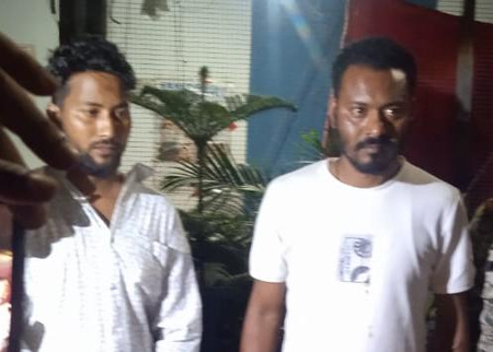 बंगाल के मेकलीगंज में कार से चार पिस्तौल बरामद, दो गिरफ्तार