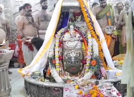 सावन के पहले सोमवार पर बाबा महाकाल का भांग से विशेष शृंगार, महाआरती में शामिल हुए हजारों श्रद्धालु