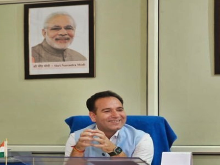 जम्मू-कश्मीर : एलओपी सुनील शर्मा ने एनसी सरकार पर 23,000 नौकरियों को आउटसोर्स करने का आरोप लगाया