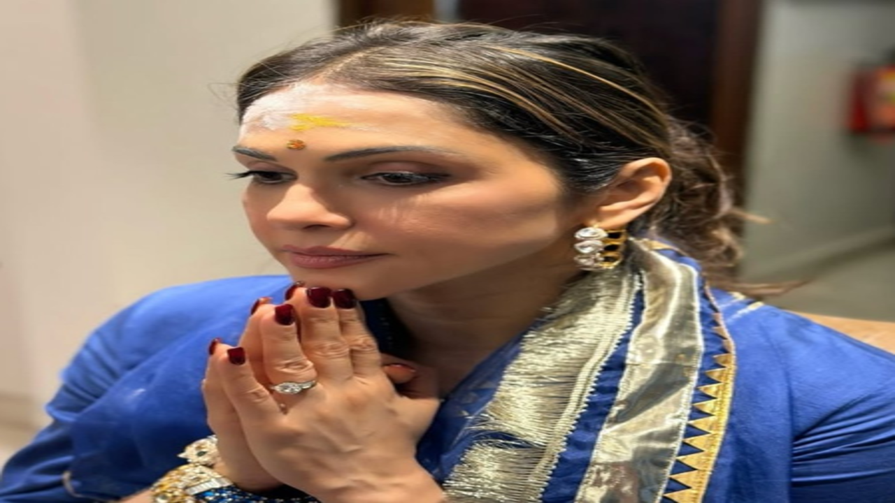 भगवान शिव की भक्ति में लीन हुईं ईशा कोप्पिकर, घर पर रुद्राभिषेक कर मांगा सुख-शांति का आशीर्वाद