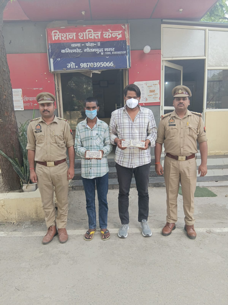 नोएडा: ठगी करने वाले दो शातिर गिरफ्तार, नकली नोटों की गड्डी से लोगों को देते थे धोखा