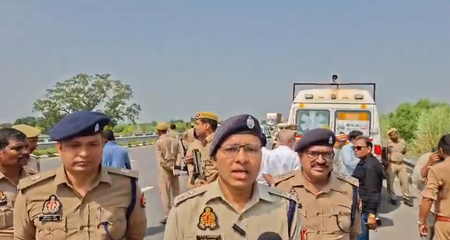 उत्तर प्रदेश: सुल्तानपुर में पूर्वांचल एक्सप्रेसवे पर खड़े ट्रक से टकराई एंबुलेंस, चार लोगों की मौत