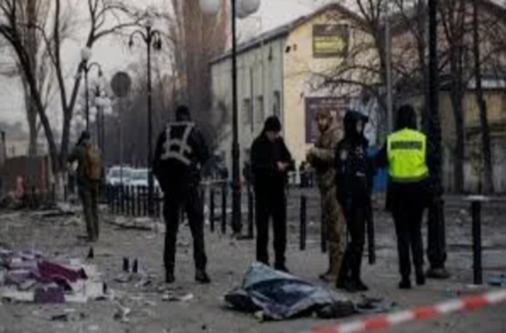 रूस ने कीव पर किया हवाई हमला, 12 लोग घायल