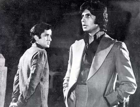 शशि कपूर: थिएटर से शुरुआत कर बने फिल्म स्टार, अमिताभ बच्चन के साथ बॉलीवुड में मचाया धमाल