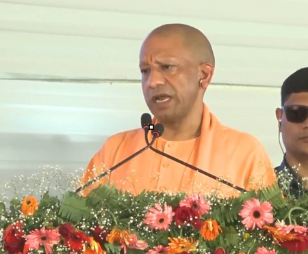 उत्तर प्रदेश के अधिवक्ताओं को हर साल पांच लाख तक कैशलेस उपचार की सुविधा : योगी आदित्यनाथ