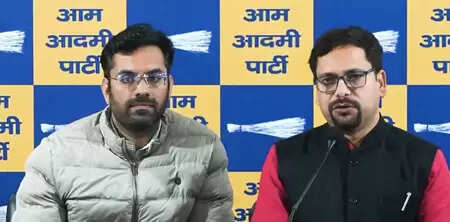 दिल्ली विधानसभा में प्रदूषण पर हंगामा, 'आप' के 4 विधायक निलंबित