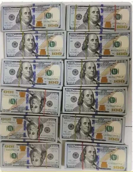 मुंबई एयरपोर्ट पर ड्रग्स और विदेशी मुद्रा की बरामदगी, 5 गिरफ्तार