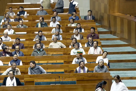 किरेन रिजिजू ने जारी किया वीडियो, कांग्रेस की महिला सांसदों पर पीएम मोदी को घेरने का लगाया आरोप