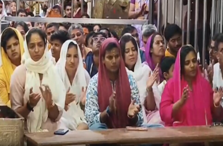 टी20 विश्व कप से पहले भारतीय महिला टीम ने लिया भगवान महाकाल का आशीर्वाद, भस्म आरती में शामिल हुईं खिलाड़ी