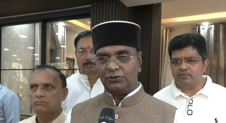 दिग्विजय सिंह की सनातन यात्रा में बच्चों से नारे लगवाने पर भड़के विश्वास सारंग, कांग्रेस की चुप्पी पर उठाए सवाल